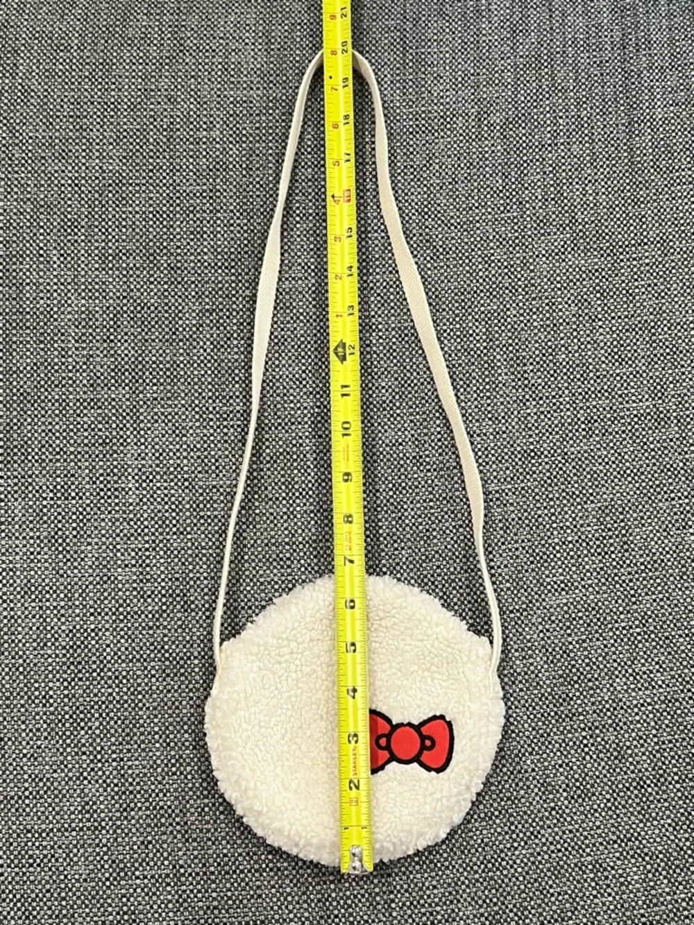 Samansa Mos2 Lagom x Hello Kitty Cream Round Crossbody Bag